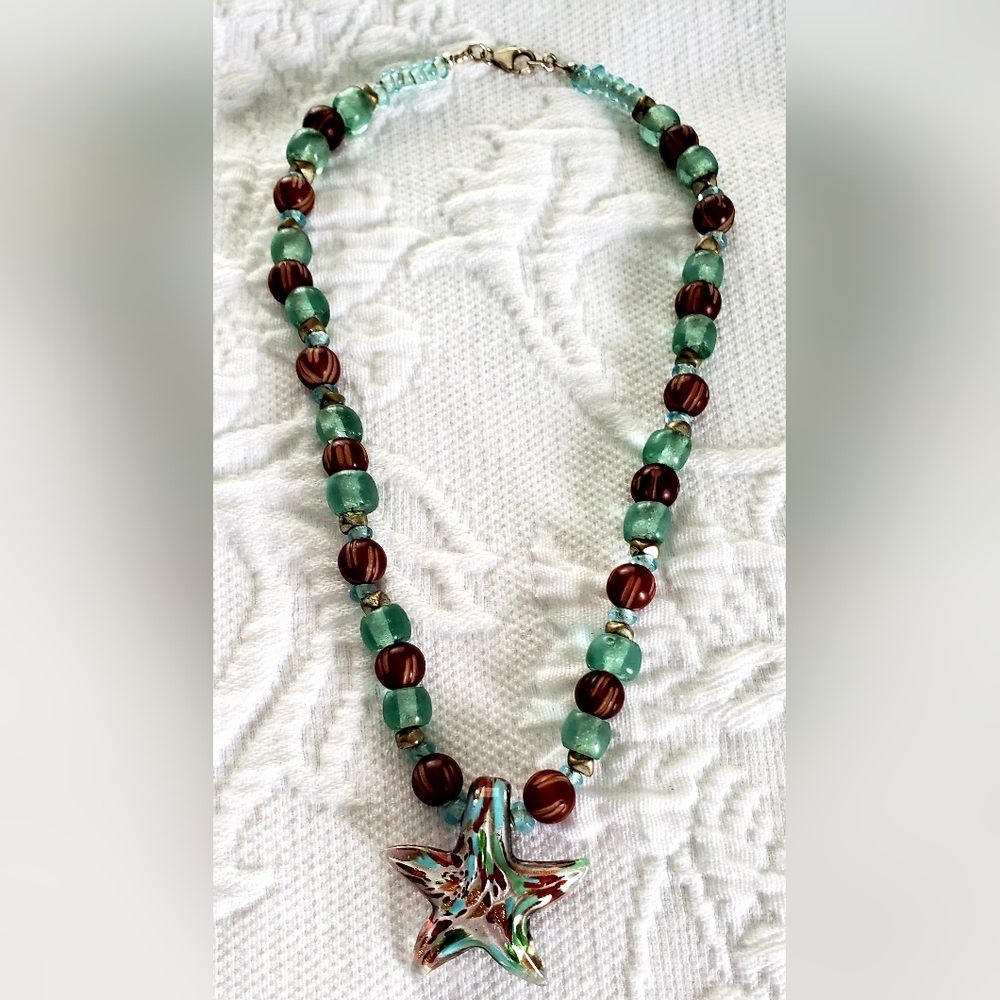 Hand Blown Beaded Star Necklace With Dust Bag - Picture 2 of 6